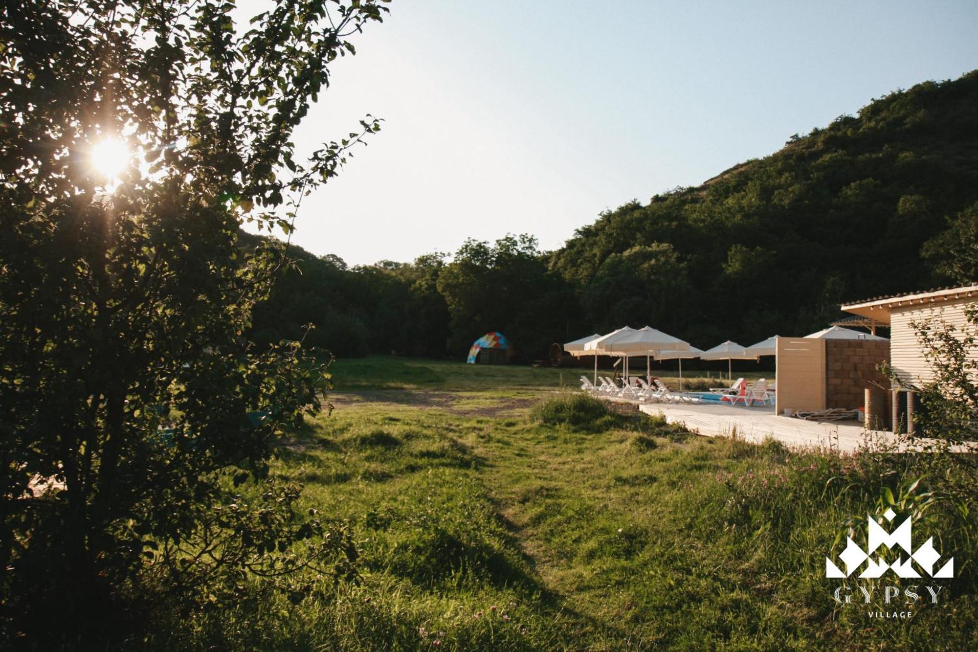 Asureti Gipsy Village Park Hotel מראה חיצוני תמונה